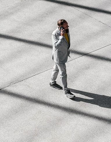 Krise <span class='font-serif font-normal'>ohne<br /> Gericht</span> lösen.