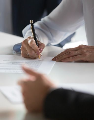 Für klare <span class='font-serif font-normal'>Verhältnisse<br />sorgen.</span>